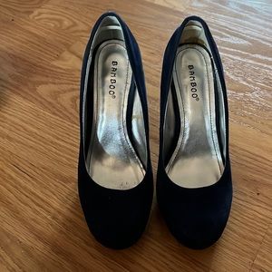 Bamboo navy blue suede heels